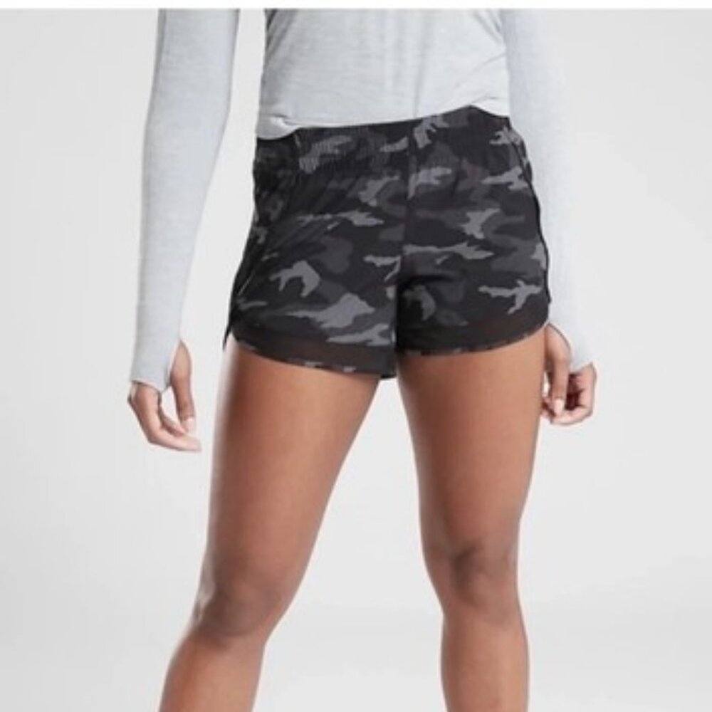 size M Athleta printed mesh racer run‎ shorts 4" running black camo